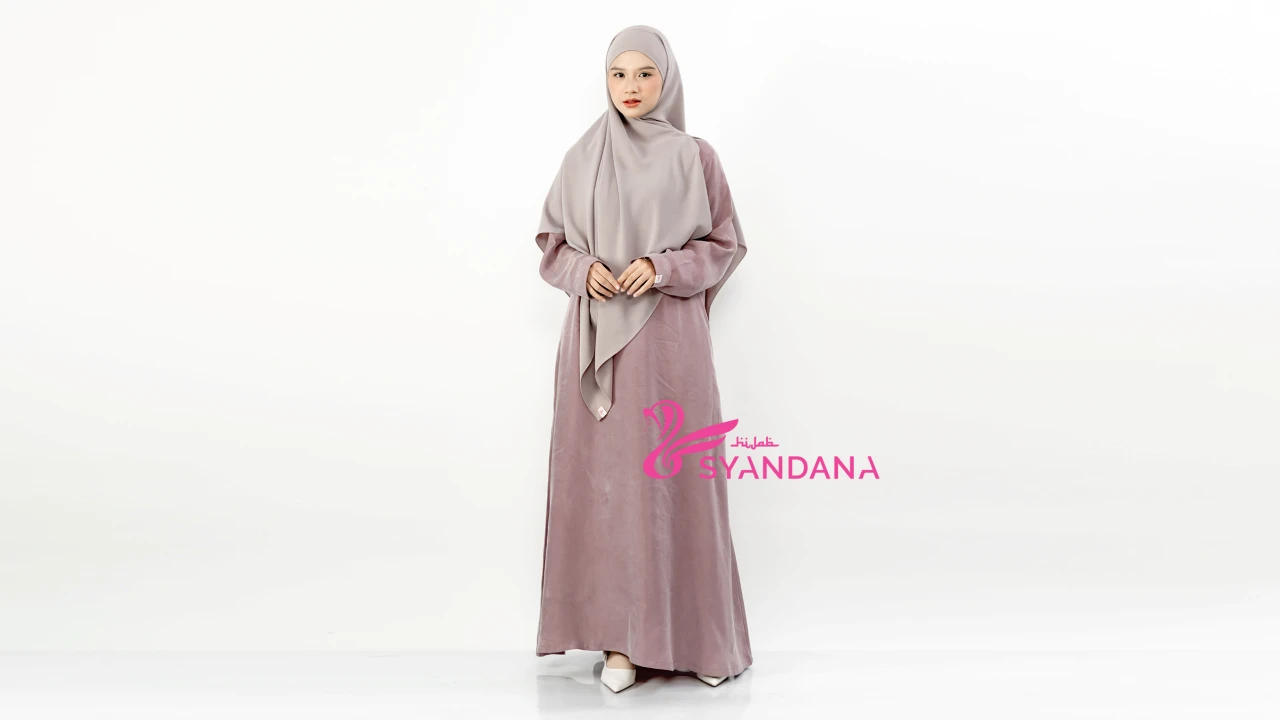 Abaya Cupro Natural Fabrics Nubuck Silk Inspirasi Outfit Minimalis untuk Aktivitas Sehari-hari